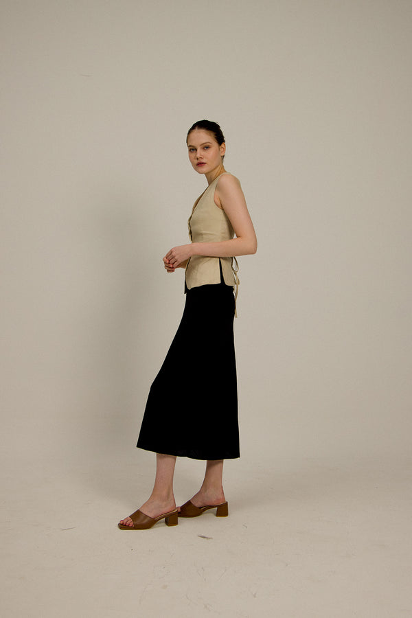 Iris Elasticated Back Waist Biased Skirt in Black